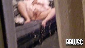 بي بي دبليو ممسوسة وهي تتسلى بنفسها في الهواء الطلق من قبل متجسس عجوز خبيث