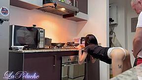 Жопа падчерицы трясётся от кончи от рук отца