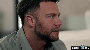 Zakaj je pastork tako grob s petite 18+ blondinko Demi Hawks?