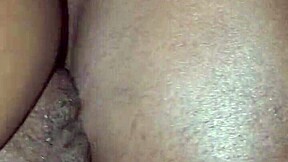 فتاة حامل حليقة تشتهي قضيب أسود كبير في فيديو منزلي