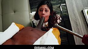 Novinha 18+ minúscula fode o assustador Candyman pra sobreviver