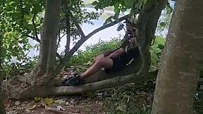 Prins de străini în pădure, băiatul trans merge fără prezervativ cu toți.