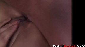 Angel Eyes ja Courtney Divine rentossa jutustelussa