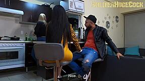 Pacar Baru Sahabatku yang Pelacur Ngentot Aku Saat Dia Lengah