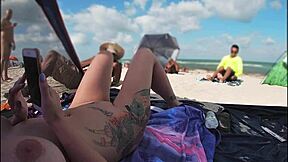 Экзибиционистка жена на нудистском пляже POV вуайериста дрочащего