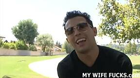 cítím se poníženě, když sleduju, jak Mia šuká ten velký černý kokot