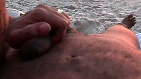 Африкански двойки плажна експозиция става дива с интеррасова свирка и куколд действие объркано