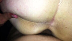 Prietenă mea primește permisiunea să fute prietenul meu într-o scenă de grup hardcore, aplecată în doggy