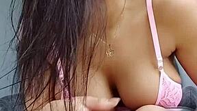 Solo masturbacija velikim dildom od Sheila Ortega