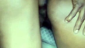 बड़ी गांड वाली बेब झुकी हुई इंटेंस डॉगीस्टाइल चोदाई