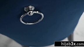 Jestem drobną 18+ muzułmańską pięknością ruchającą się z zachowaniem hidżabu