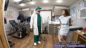 Γίνε ο δρ Tampa ενώ η Mara Luv εγγράφεται για περίεργο ηλεκτρικό e-stim στη Φλόριντα