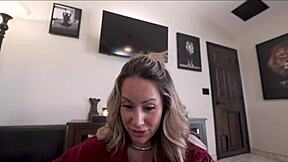 Stepmom Misty Meaner yang sedih sangat perlukan sperma dalam pertemuan intim satu lawan satu