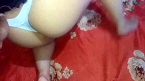 Zralá ženská s obrovskou prdelí a velkýma kozama šuká s amatérským klukem