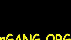 Arkadaşlar Elbiseleri Yırtarak Sıcak Fahişeleri Vahşi Orgy'de Tatmin Eder