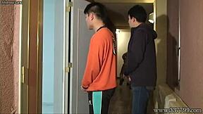 여자들 지갑 노예들 돈 하나씩 빼내기 위해 줄 서