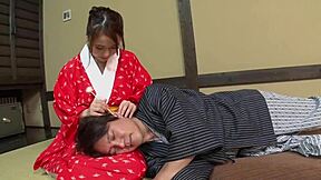 Wow, babe Jepun dicukur dan diisi dengan muatan krim!