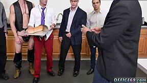 Tunnetaan intohimoa komeassa lihaksikkaassa homo-kovassa seksissä.