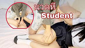 นักเรียนไทยเพลิดเพลินนวดผ่อนคลายหลังเลิกเรียน