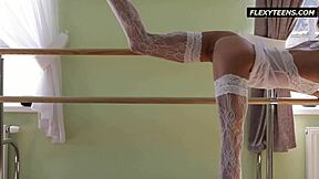 哟，看伊内萨，这个热辣体操运动员用力屈伸！😍