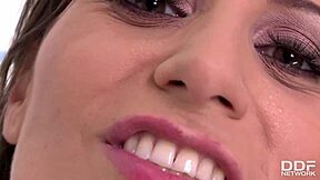 Гръдата медицинска сестра Сензюъл Джейн съблазнява доктор в клиниката