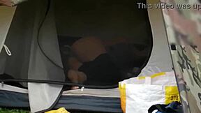 Выходные на кемпинге с мачехой превращаются в секс-ленту с фетишем ног. Её грязные подошвы сводят с ума.