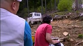 อืม หญิงสาวเอเชียเย็ดในห้องน้ำสาธารณะ เธอรู้ไหม