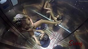 Sado Doll ve Harley'yi Ahlaksızlık Asansöründe Yakaladım. Tam Video Red'de!