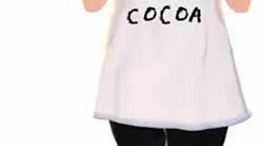 Koko se sleče v kopalnici