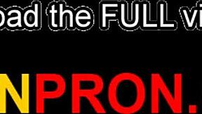 Gerente de Cuentas de Oficina Negocia con su Boca.