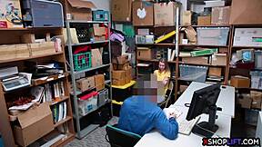 Orosz tini 18+ büntetve intenzív dugással lopásért