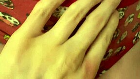 Η αδερφή από γάμο υποτάσσεται και τινάζεται δυνατά σε βρεγμένα εσώρουχα