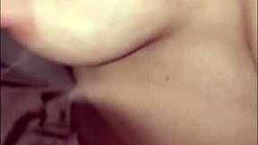 היי בנות, בואו נטריב חזק עם גניחות רמות הלילה