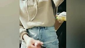 短裤18+变性人自慰公共场所猛射