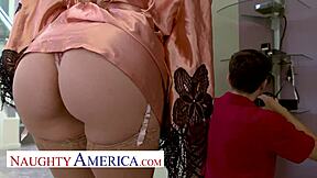 Cherie DeVille Goda dan Naik Kontol Muda 18+ untuk Naughty America