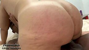 Patrzyłem jak ta BBW kurwa bierze podwójne kutasy w motelu