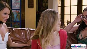 เลสเบียนนักสรรหาเลียหญิงตรงมหาลัยในกลุ่มสุดฮอต