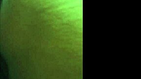 Strastna yoni masaža se spremeni v intenzivno jebanje