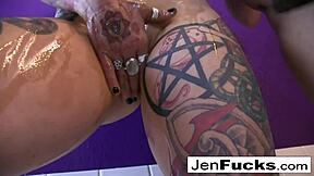 جيسي واي تتحمل دفع مستمر مع إيلاج مؤخرة عميق وابتلاع مني