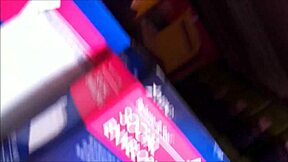 يا رجل أنا مهووس بهذا المنظر تحت التنانير للاتينية الحامل رائع في التنورة الصغيرة 18+