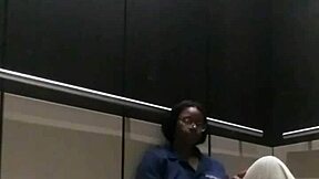 Devils Playground kohtaus 8 hissisormituksella.