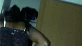 Patuljica me pustila da skinem kondom za sirovi seks! 😲