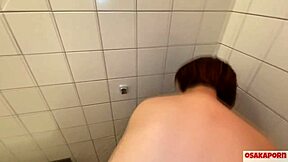 アジアンBBWの胸チンポとフェラ お風呂で