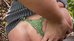 היי, כמעט נתפסנו מזיינים את המילף השדנית ליד הנהר!