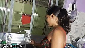 Renan PantaneiroがキッチンシンクでTigresaをドリル、生フィニッシュ