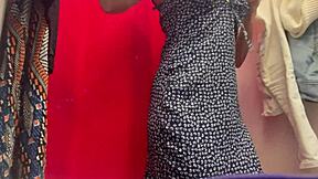 Câmera Escondida no Provador Captura Garota com Peitos Grandes e Mamilos Salientes em Roupa Justa