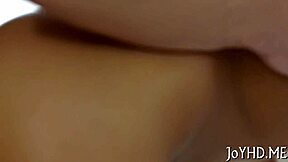 כלבות טינס בגיל חוקי, רוצות לקפוץ חזק על הזין הפועם?