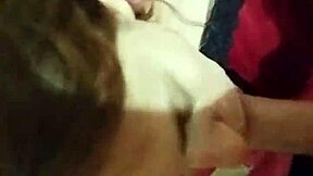 MILF sare pe o pulă mare