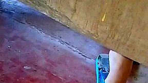 Güzel Kolombiyalı üniversite öğrencisinin etek altını gizli kamera ile çeker