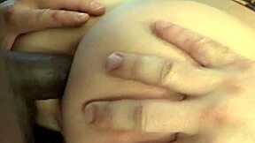 alicia ribero ottaa kaksi isoa mustaa kyrpää